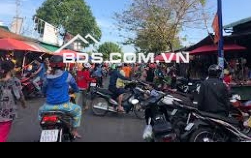 NGÂN HÀNG THANH LÝ ĐẤT GẦN CHỢ , SÁT KCN CHỈ 740TR , CÓ LÔ GÓC 2MT KD